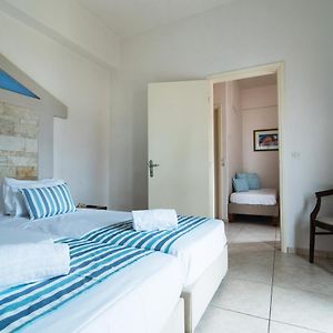 Dreibettzimmer mit 1 Schlafzimmer